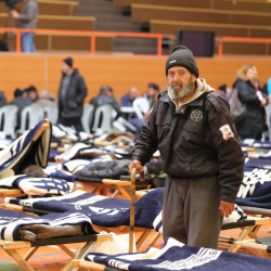 EVSİZ DOSTLARIMIZA BAĞIŞ